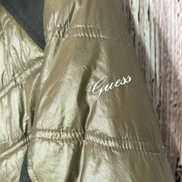 GUESS Olive Green & Black Puffer Jacket Size Medium Hidden Hood Zip Pockets - Picture 2 of 16